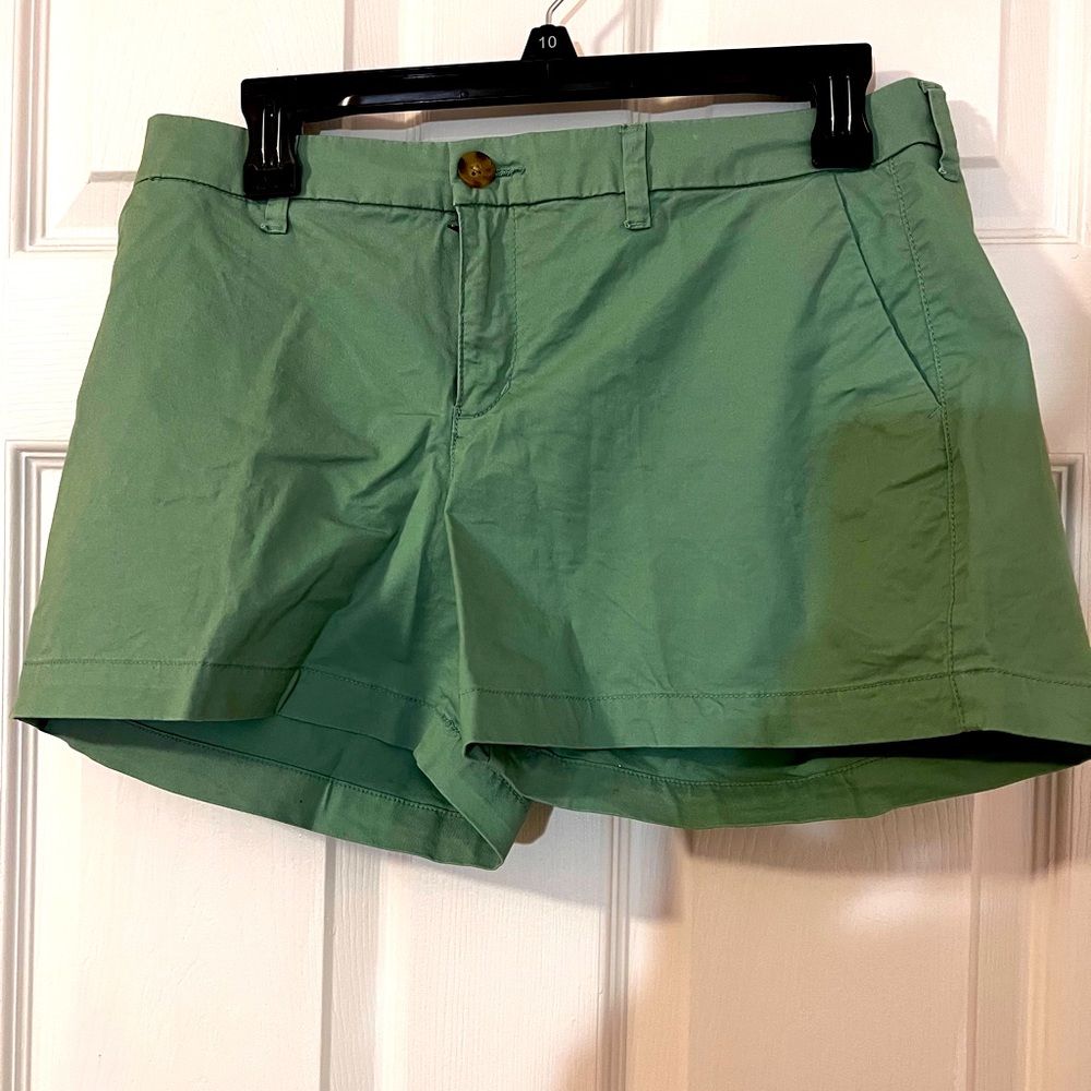 Old Navy spruce green lids shorts size 6 with 3 inch inseam never worn
